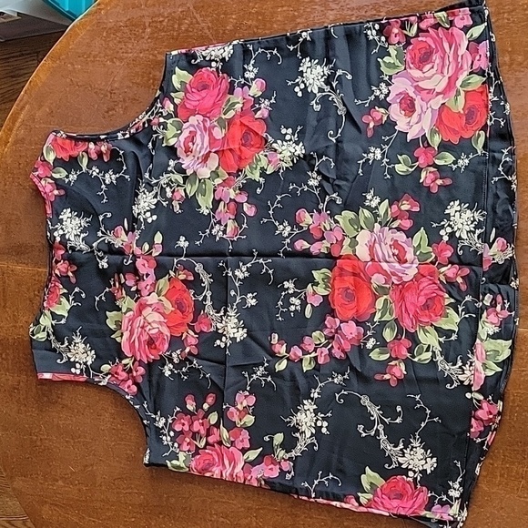 Maggie Sweet Sleeveless Top Size 1X - Picture 2 of 5